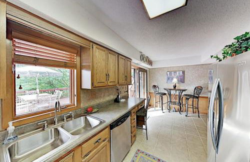 Sunset Retreat - Big Deck, Mountain & Lake Lure Views! - Foto 13