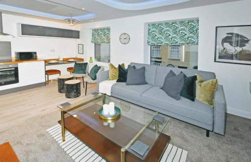 Antrobus Deluxe Apartments by YourStays - Photo 15