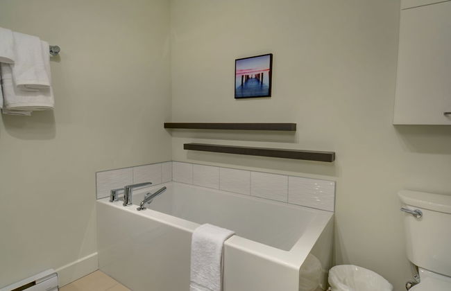 Corporate Stays La Garde Apartments - Photo 11