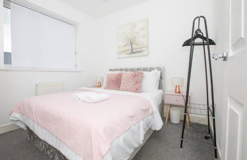 Spacious 4BR Home in Manchester with Parking & Wi-Fi - Foto 11