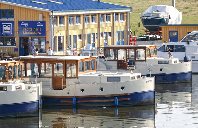 Vintage Houseboats at Niderviller Harbor by Kuhnle-Tours - Foto 1