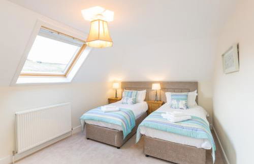 Rose Cottage with Hot Tub - Photo 24