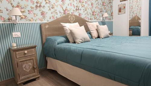 Airport Air Terminal 21 - Photo 1