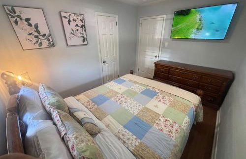 Country Cow Flair with Large TVs, Ample Parking, Nintendo, EV Ready - Photo 14