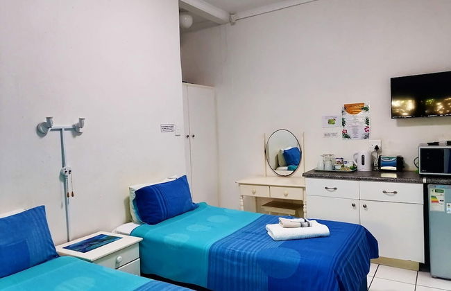 Boathouse Bed and Biscuit - Cabin - Photo 2