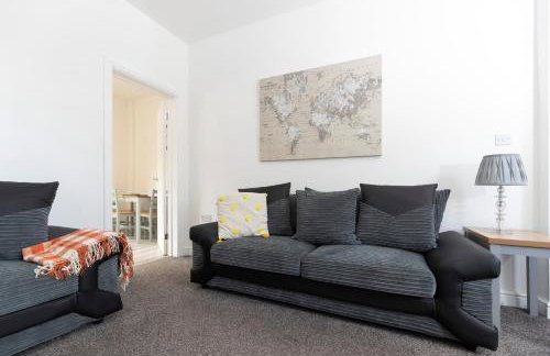 2-Bed House•Free Parking•WiFi•Long Stays Welcome - Photo 13