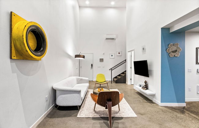 Posh Lofty Pad in Central Redmond - Photo 9