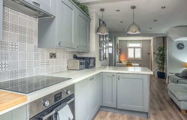 Modern 3-bed House on Tarporley High Street - Photo 13