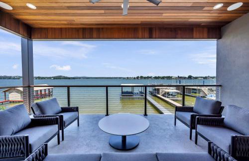 Lakefront Stay for 16 with Pool Dock & Game Room - Foto 31