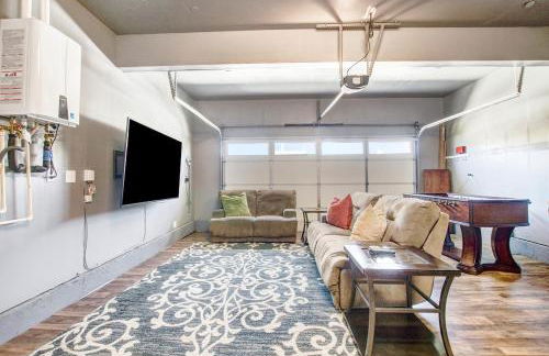 Game Night Meets Wine Country Elegance - Foto 45