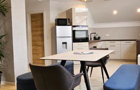 CASA8070 - Exklusive große Maisonette-Wohnung 91 qm für Familien, Gruppen, Geschäftsreisende, inklusive Parkplatz, WLAN, Kaffee und Tee, voll ausgestattet für 1 bis 9 Personen, zentrumsnah an der Autobahn A9 Ingolstadt-Süd - Photo 47