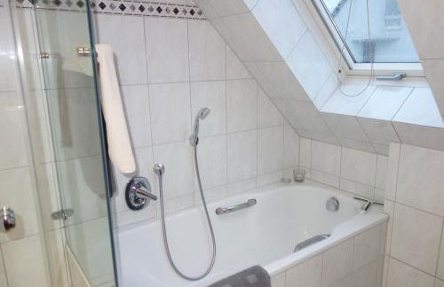 Meerbusch Apartments - 3 Room Apartment with Balcony - 20 Min Messe DUS - Foto 16