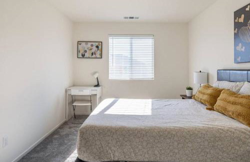 Spacious Modern Home in Sierra Lakes Fontana - Photo 2