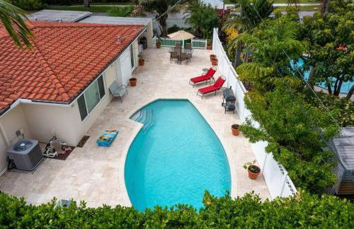 ~Villa Victoria Luxury! (Pool)~1 mile from beach - Foto 40