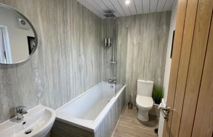 The Den - by Caithness Luxury Apartments NC500 - 2 Bedroom holiday home - Sleeps Work teams upto 2 & holiday makers upto 4 - BUDGET FRIENDLY FOR LONG STAY TRADES - CONTACT US - - Foto 27