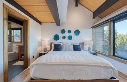 Lake View, Firepit, Game Room Remodeled Lake Tahoe Luxury Cabin by Avantstay - Foto 44