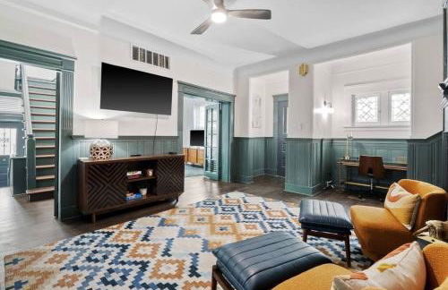 Luxury Living: Grand 7BR/5BA near Everything - Photo 6