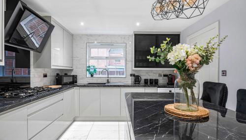 The Roost Group - 8-Bed Home, 5 Mins to M25&A13 - Foto 4