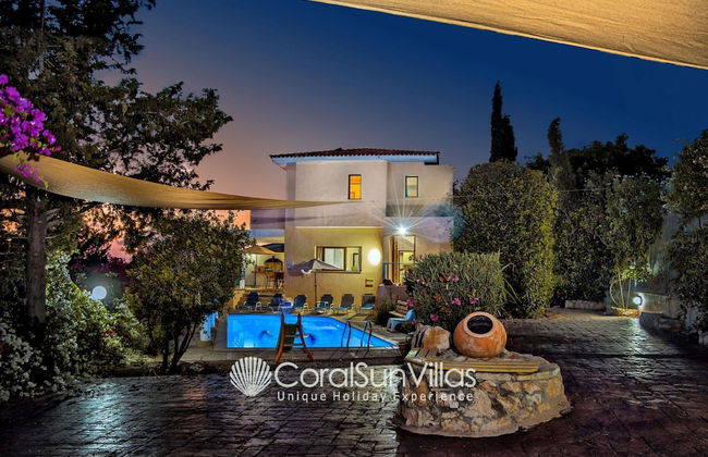 Wonderful Quiet Area, Completely Privacy, Large Private Pool, Colourful Garden - Foto 49