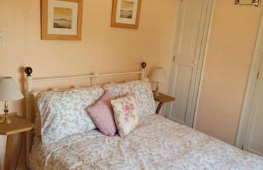 Two Bedroom Cottage (rural setting with good Access links) - Photo 2