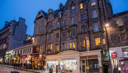 High Street at the Heart of the Royal Mile - Photo 2