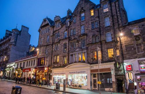 High Street at the Heart of the Royal Mile - Foto 2