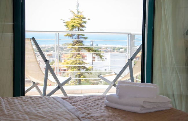 Stunning 4-bed Villa in Lagonisi Kalivia Thorikou - Photo 2