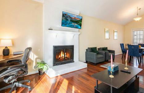 Stylish Home with BBQ Patio Prime Greensboro Spot - Foto 1