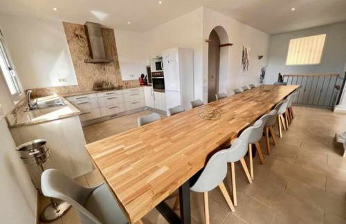 Casa Mas Ambros con piscina desbordante - Foto 24