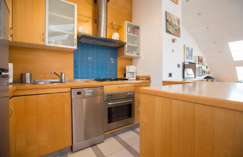 Penthouse apartment with private parking - Photo 6