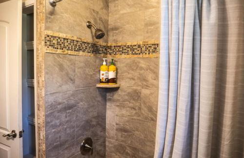 Pool! Quite, Private, remodeled home on the hill - Foto 17