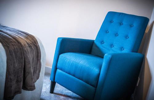 MK 2-Bedroom Contractor's Gem, 5 beds, sleeps 6, free parking - Foto 50