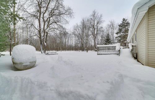 Cozy Mancelona Home Ski, Golf and Snowmobile! - Foto 22