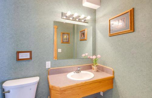 Spacious Yellowstone River Retreat with Trails! - Foto 7