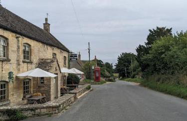 Stylish 3 bed Cotswold cottage with stunning views - Foto 35