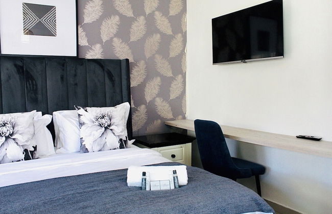 Charming 1-bed Apartment in Sandton - Photo 3