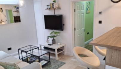 NEW 3 bedrooms Flat in Ashford near Heathrow - Foto 2