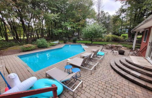 Large Vacation Home Villa- Pool, Indoor Hotub, Game Room, up to 25 guests - Foto 23