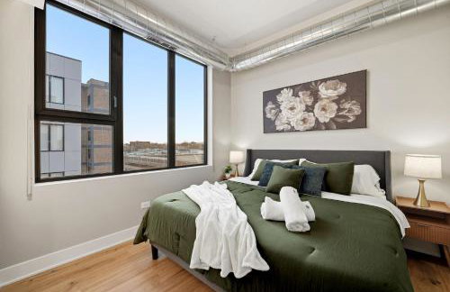 Edgewater Apt with Free Parking Gym Modern Living - Photo 3