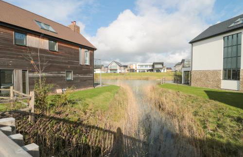 Agua de Plata, 16 Wakeling Island, Silverlake - Photo 27