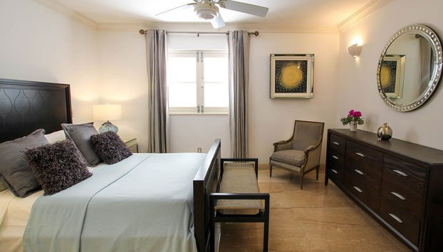 Beachfront luxury modern 2-bed apt with pool by BSL Rentals - Foto 2, Habitación