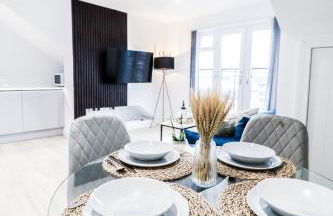 The Kingsmead Loft - Stylish 1BR Top Floor Apt with King or Twin Beds & Free Secure Underground Parking, Central High Wycombe HP13, Sleeps 3 - Foto 4