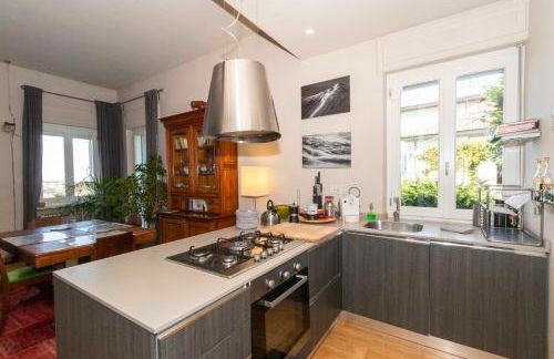 GuestHost - Charming apartment with parking! - Photo 2