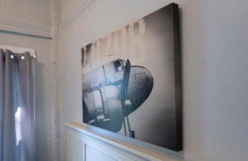 Dual patios, Free Laundry Service, College steps - Foto 2