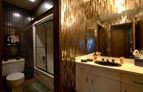 Retro Retreat with Hot Tub, Sauna & Arcade - Foto 29