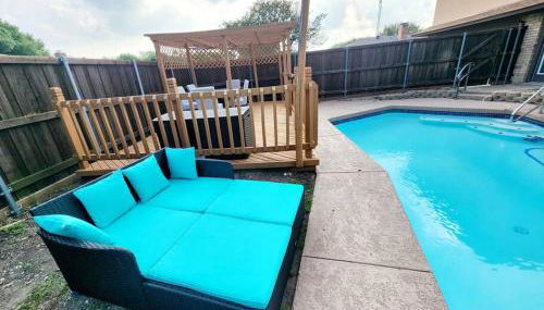 Newly remodeled 5BR 3BA w/pool 16 ppl - Photo 4