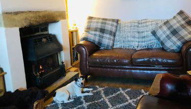 Hedgehog Cottage with garden in Bronte village! - Foto 3