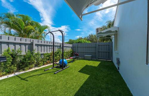 Renovated 2BR Home - Hot Tub, Gym & Beach Nearby - Foto 20