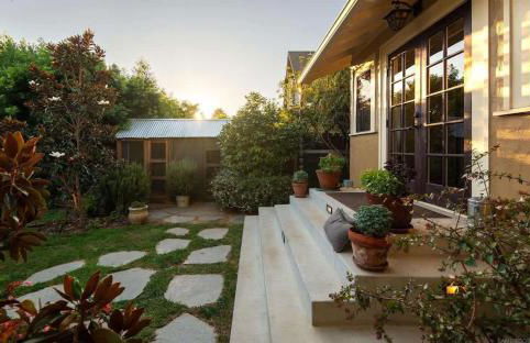 Gorgeous Eccentric Family Home with Cowboy Pool - Foto 55