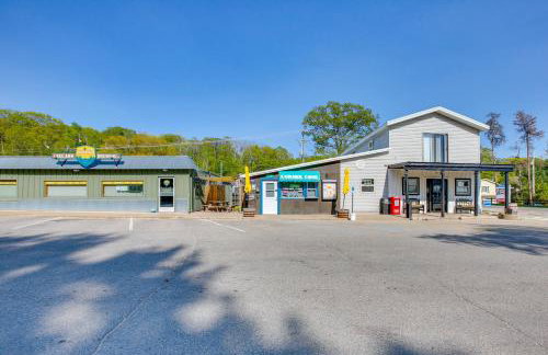 Charming Lake Ann Apartment - Walkable Location! - Foto 3